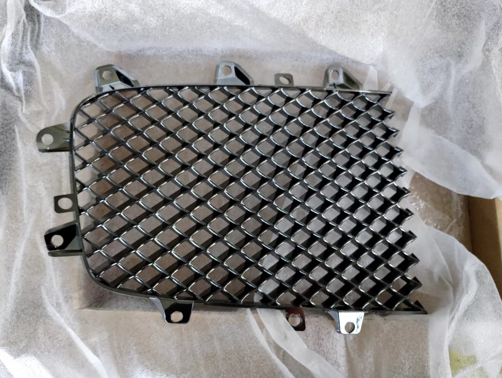 Bentley genuine RADIATOR GRILLE No : 3W0853684D