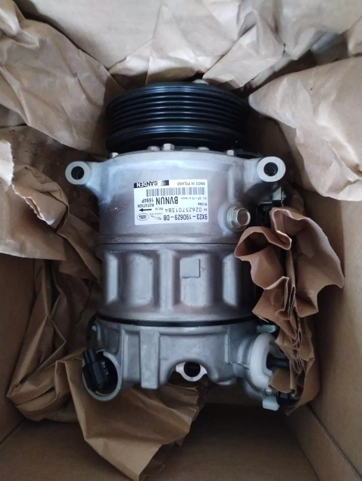 Jaguar, Land Rover air conditioning compressor No: 9X2319D629DB