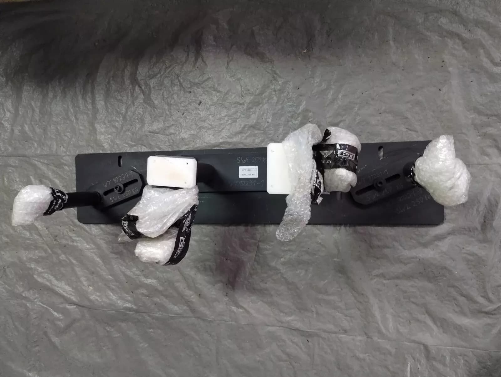 NEW BENTLEY genuine ENG REMOVAL SUPPORT FRONT No : WT1023-1