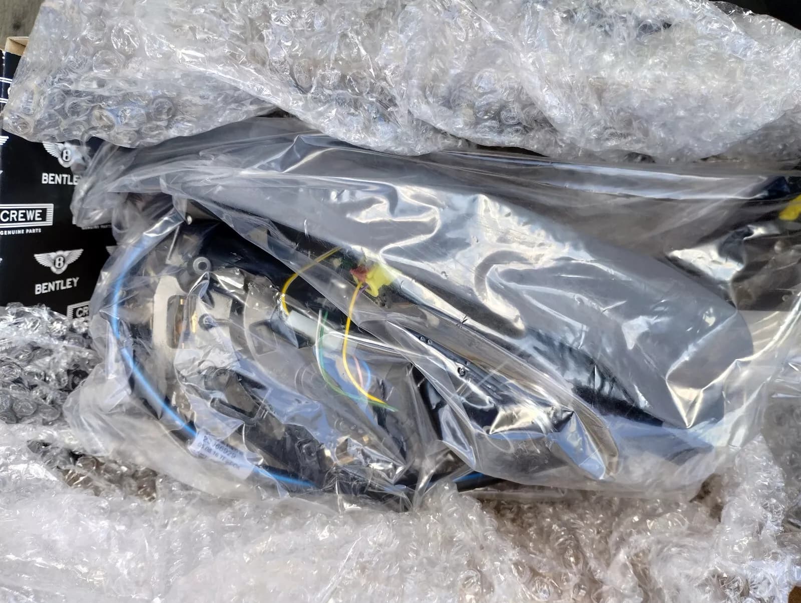 Bentley genuine Door mirror, EXTERIOR MIRROR BENTAYGA No:36B857217