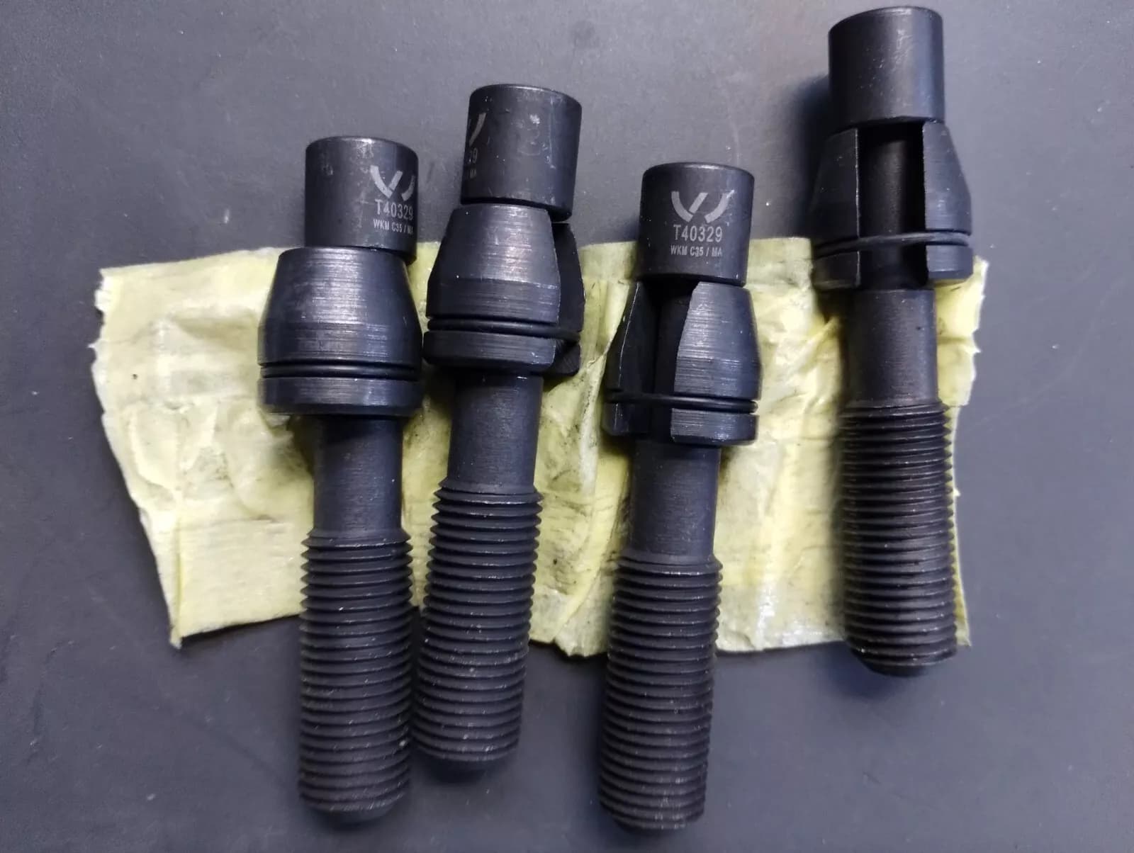 NEW BENTLEY genuine LOCATING PINS 4pcs No: T40329