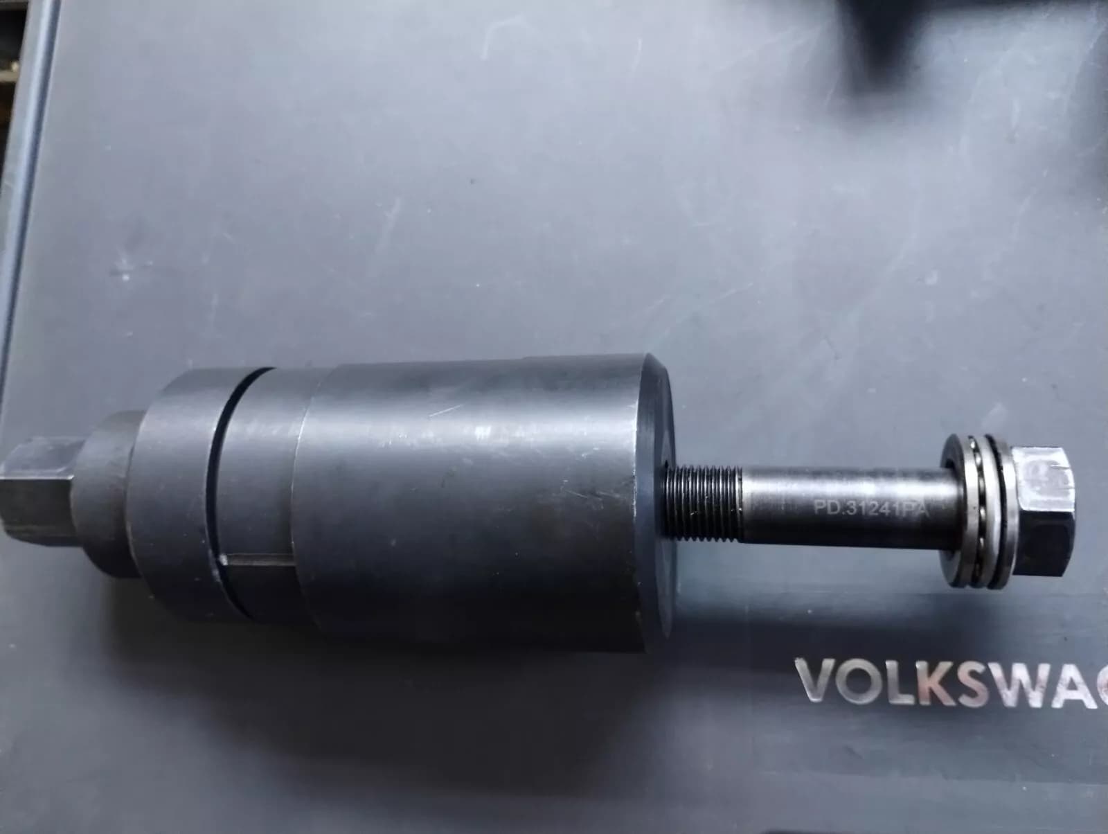 NEW BENTLEY genuine TOOL ASSY DRAW BAR No : PD31241PA