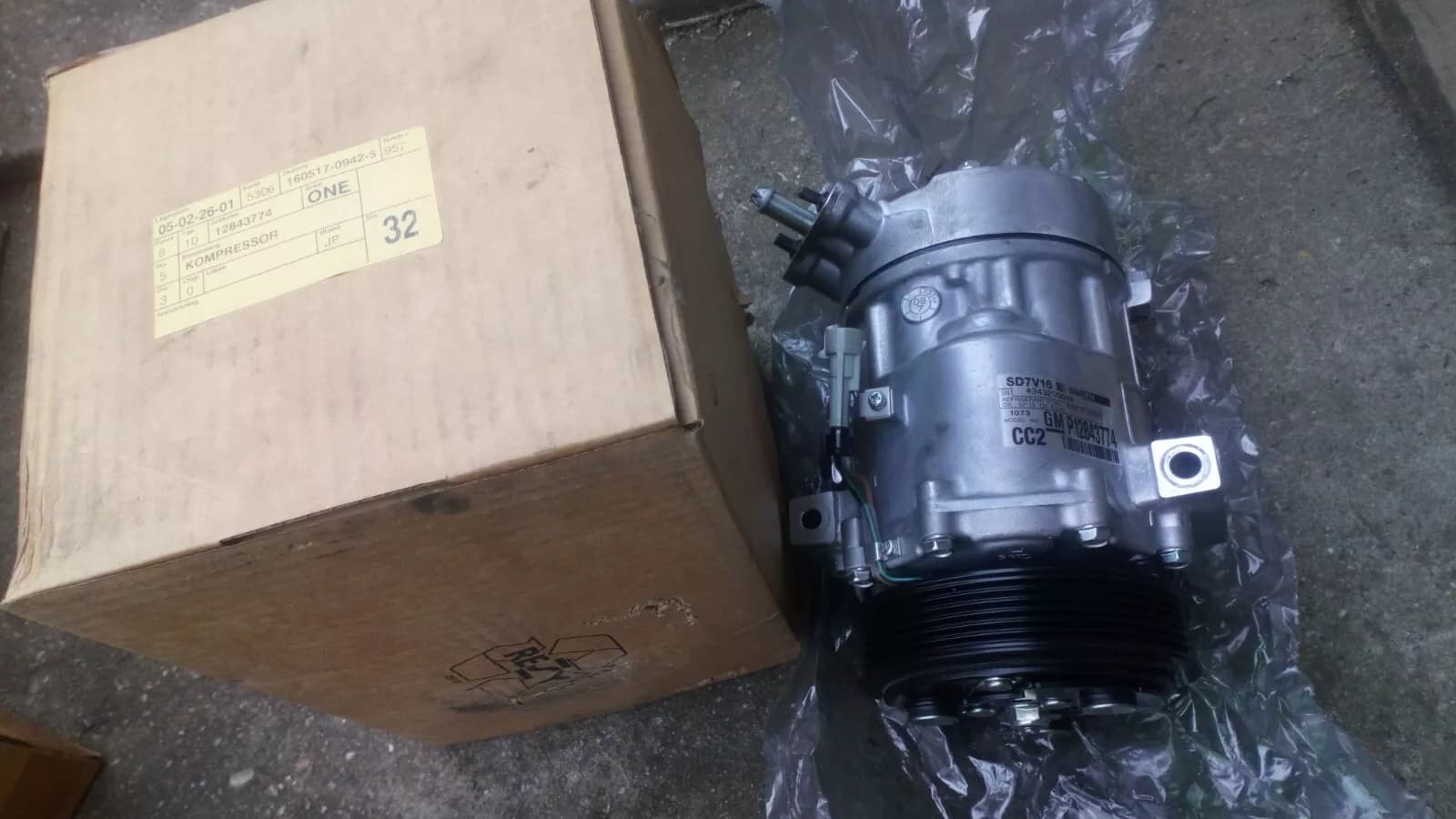 SAAB 9-3 air conditioning compressor part no : 12843774 Sanden SD7V16