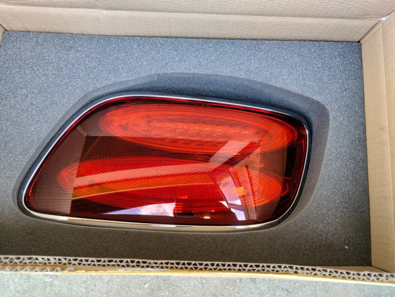 Bentley genuine REAR LAMP (GT & GTC 2012-2017 - ) No:3W3945096AH