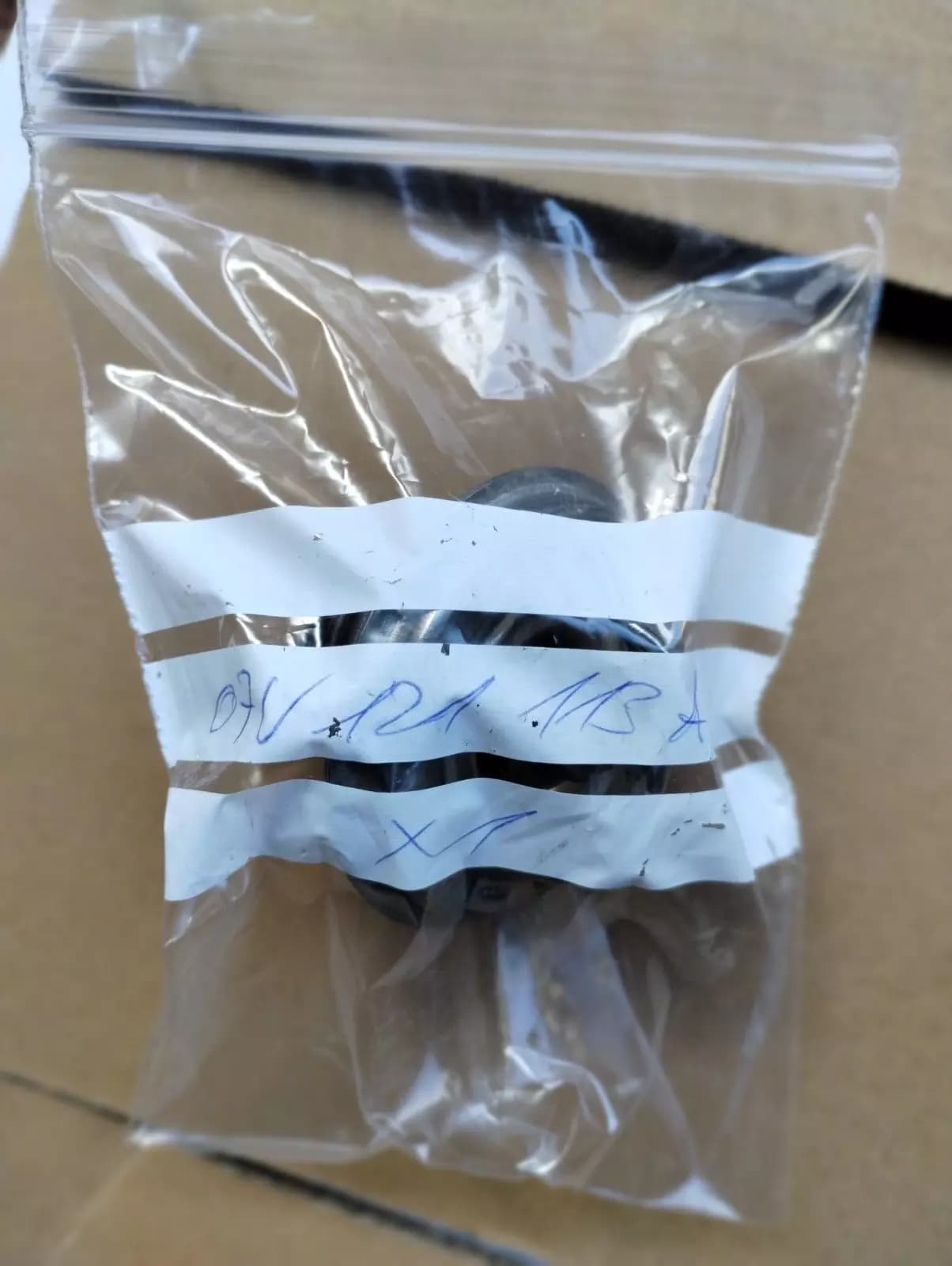 ORIGINAL BENTLEY THERMOSTAT 1 PCS NR: 07V121113A