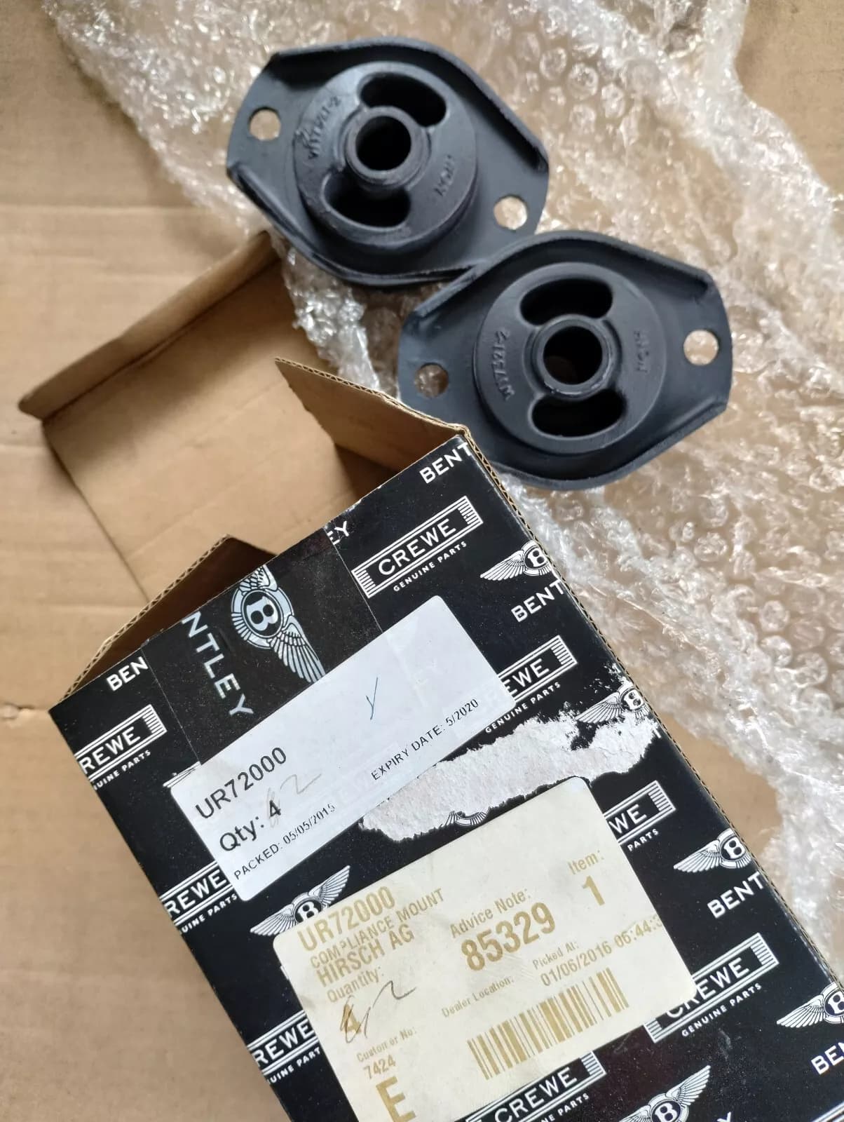 Bentley genuine COMPLIANCE MOUNT No:UR72000, 2Pcs