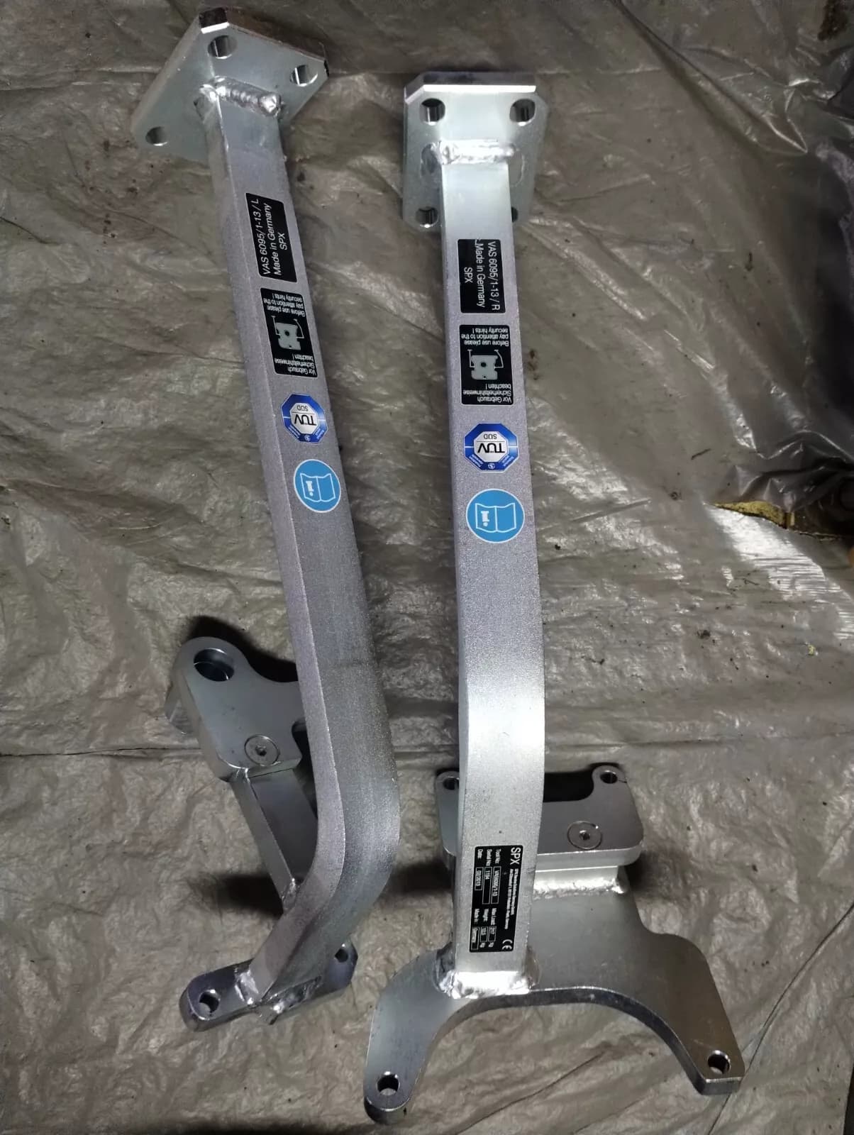 NEW BENTLEY genuine Engine/Transmission Holder No: VAS 6095/1-13 R, L