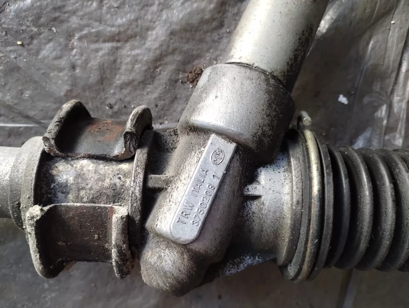 Maserati Biturbo Steering rack without power steering. No: 3750208