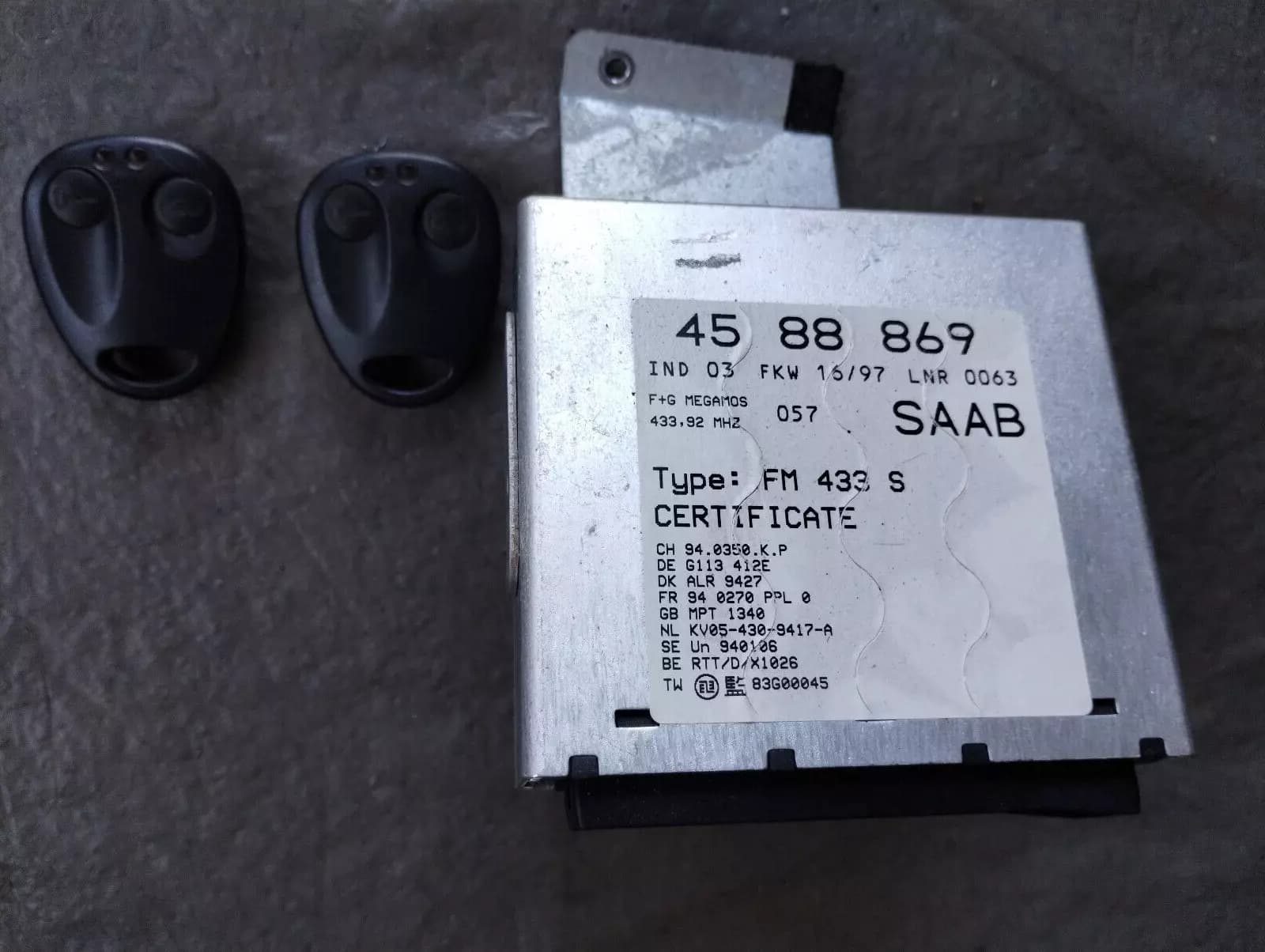 SAAB 9000 Alarm ECM ECU With 2 Remotes No:4588869