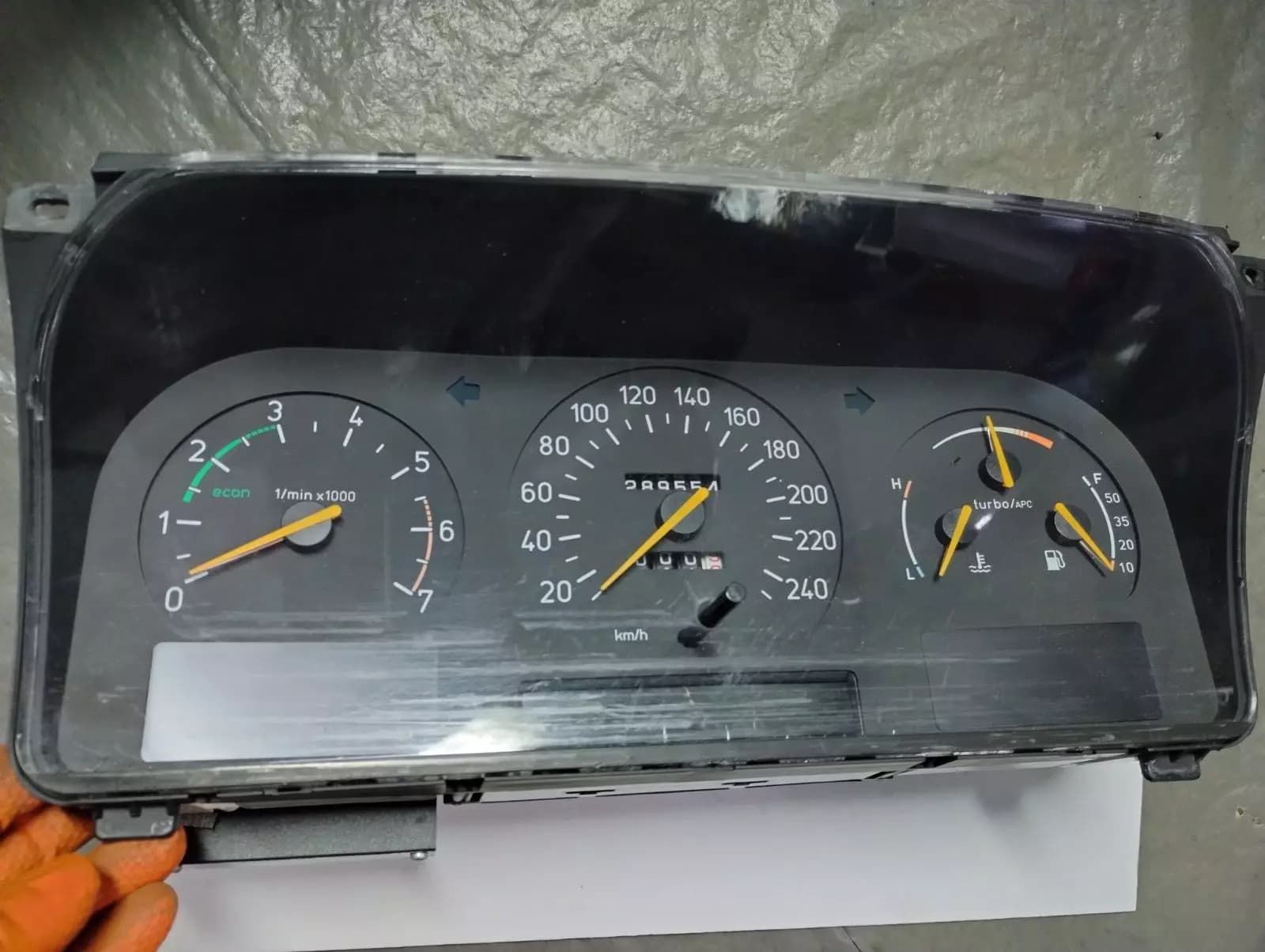 SAAB 9000 Speedometer with APC no: 4439568 km:289 554