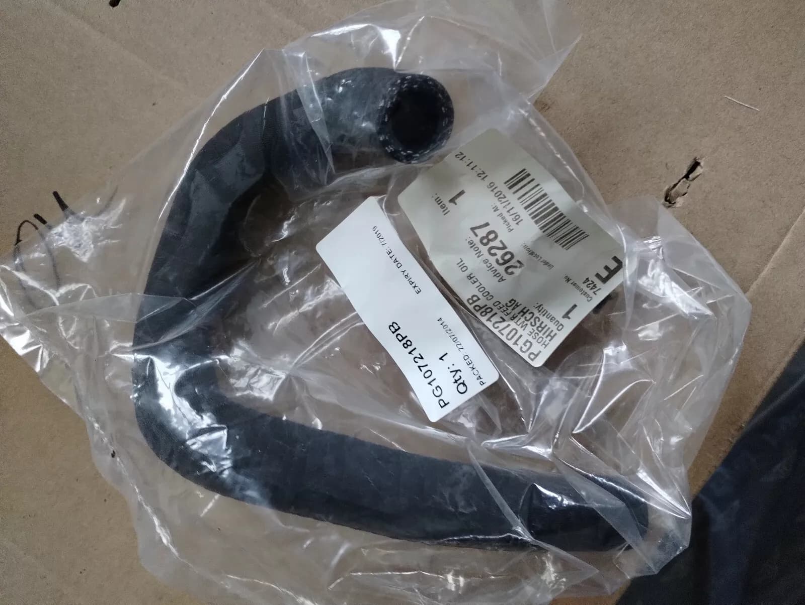 Bentley genuine HOSE WTR FEED COOLER OIL No:PG107218PB