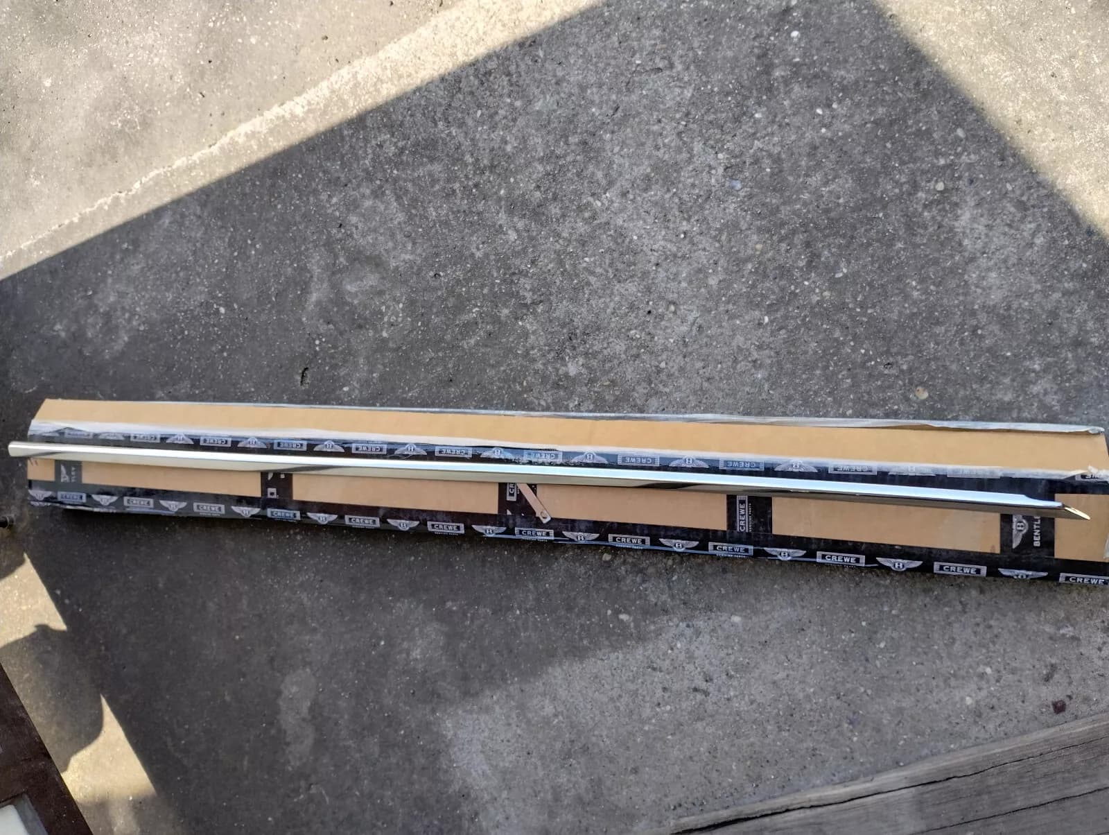 BENTLEY GENUINE TRIM STRIP FOR WAISTLINE No : 3W7853768C