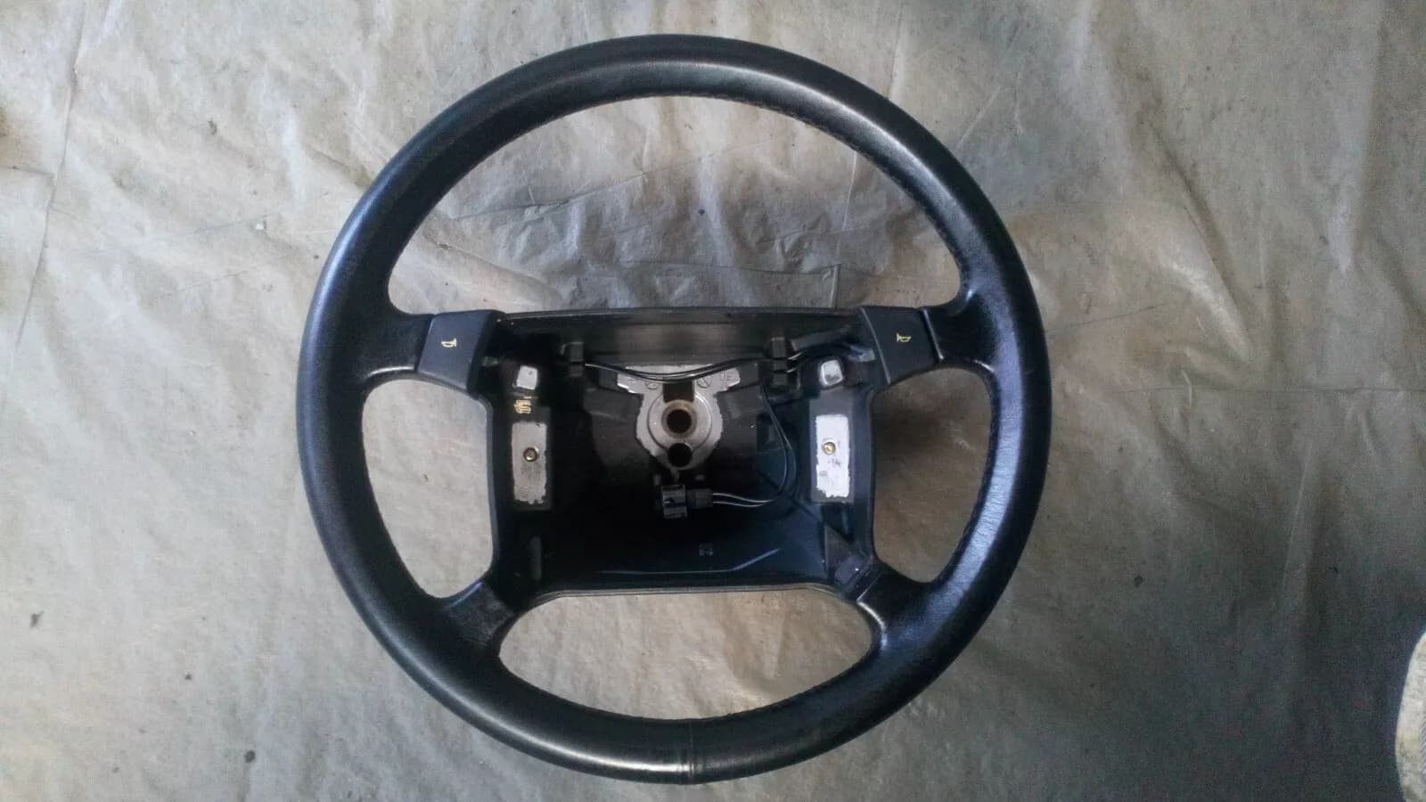 SAAB 9000 leather steering wheel Part No:4000154 year:1992