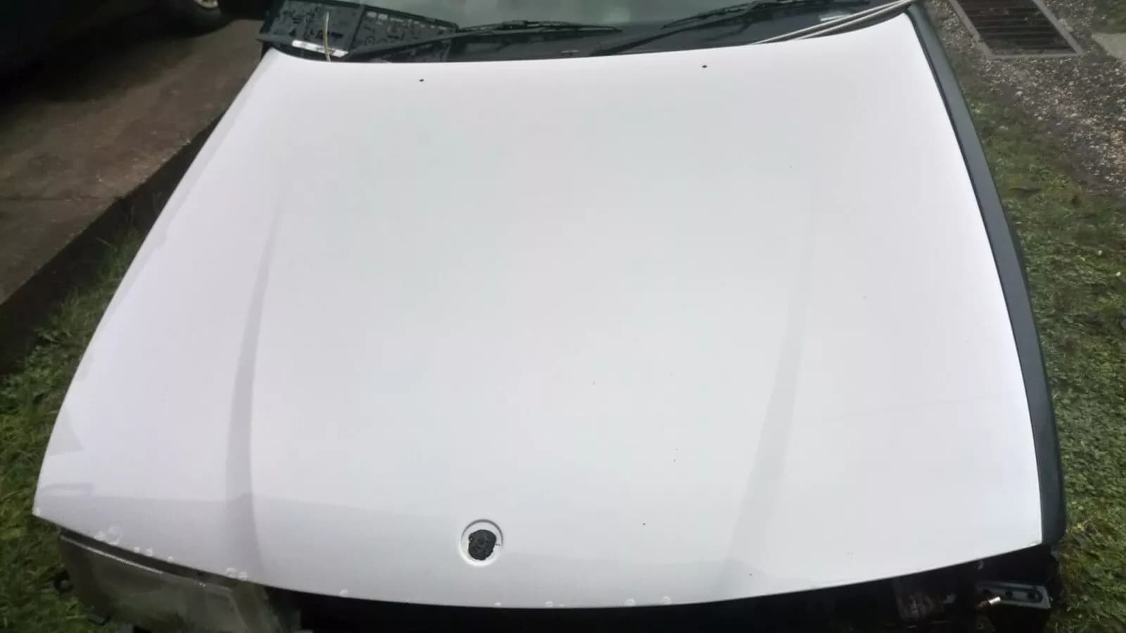 SAAB 9000 hood color silver or green year:1992 98