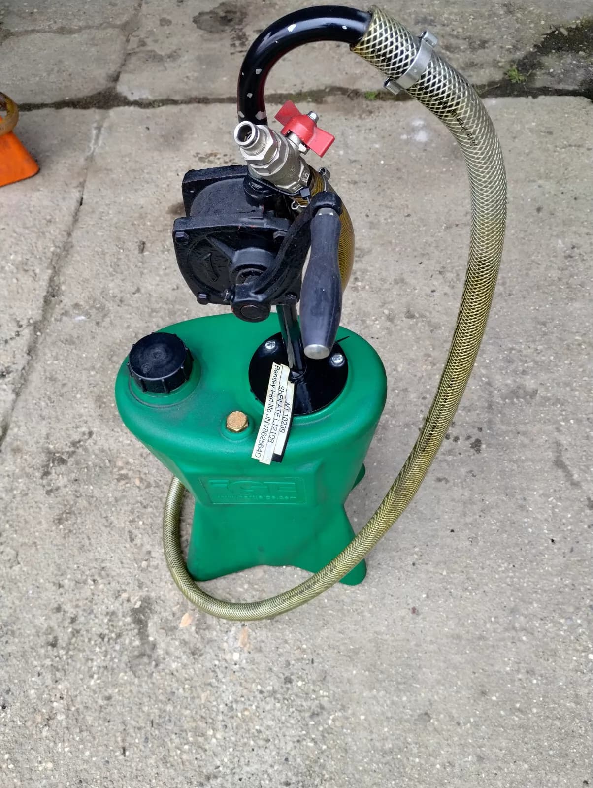 BENTLEY genuine Portable Oil Dispenser ( IGE) No: WT10239