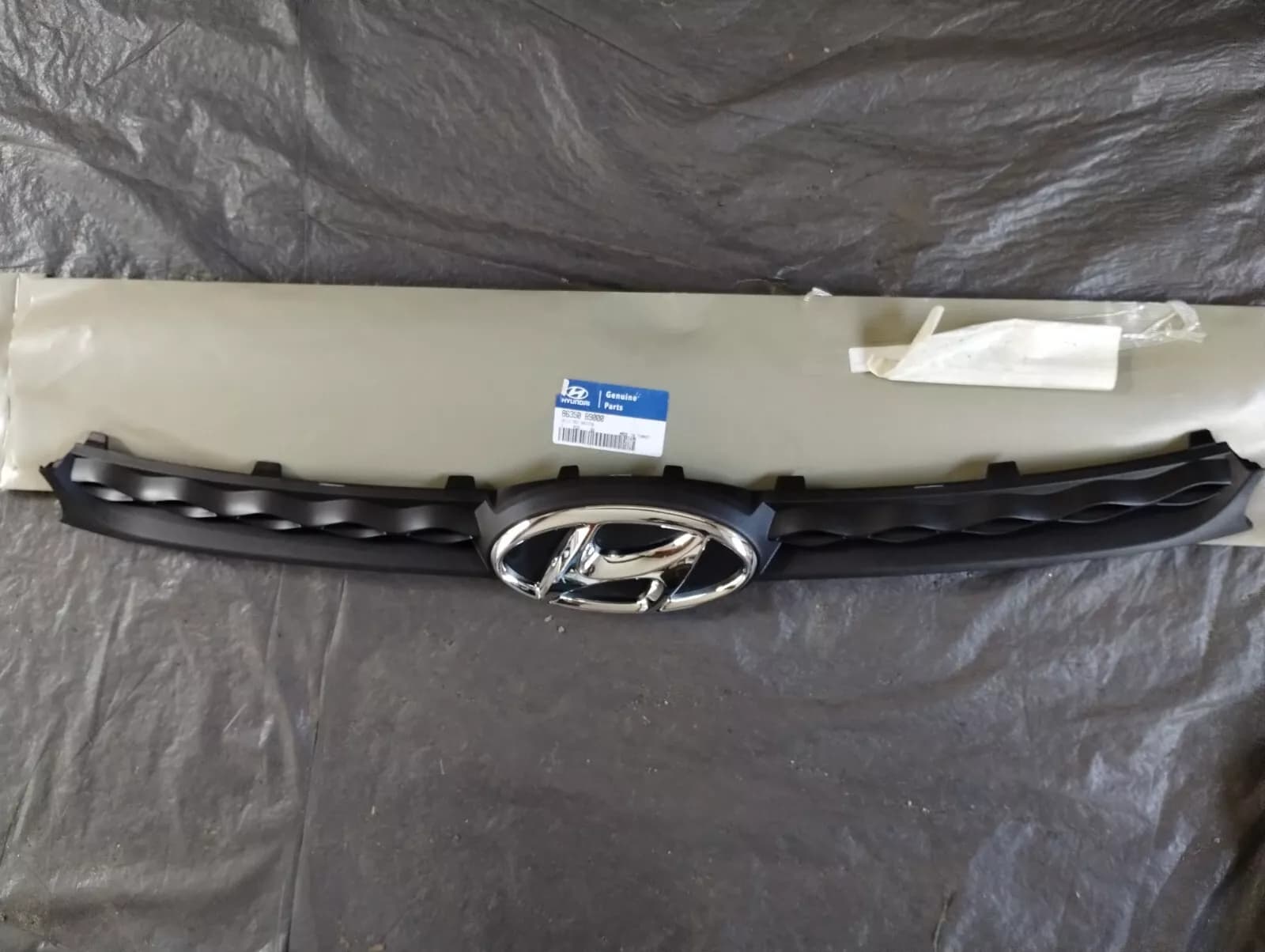 Genuine Hyundai GRILLE ASSY-RADIATOR No: 86350B9000