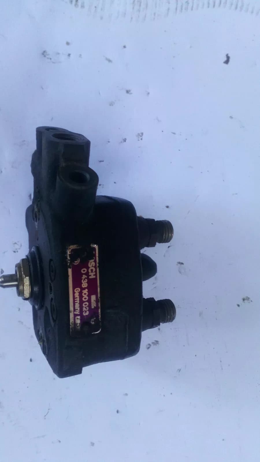 Bosch K jetronic fuel distributor Nr:0 438 100 023