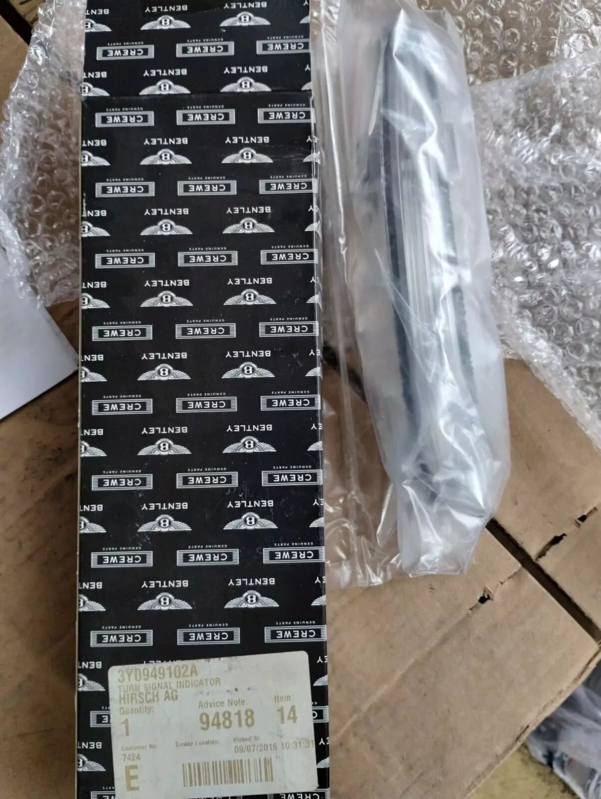 Bentley genuine TURN SIGNAL INDICATOR No:3Y0949102A