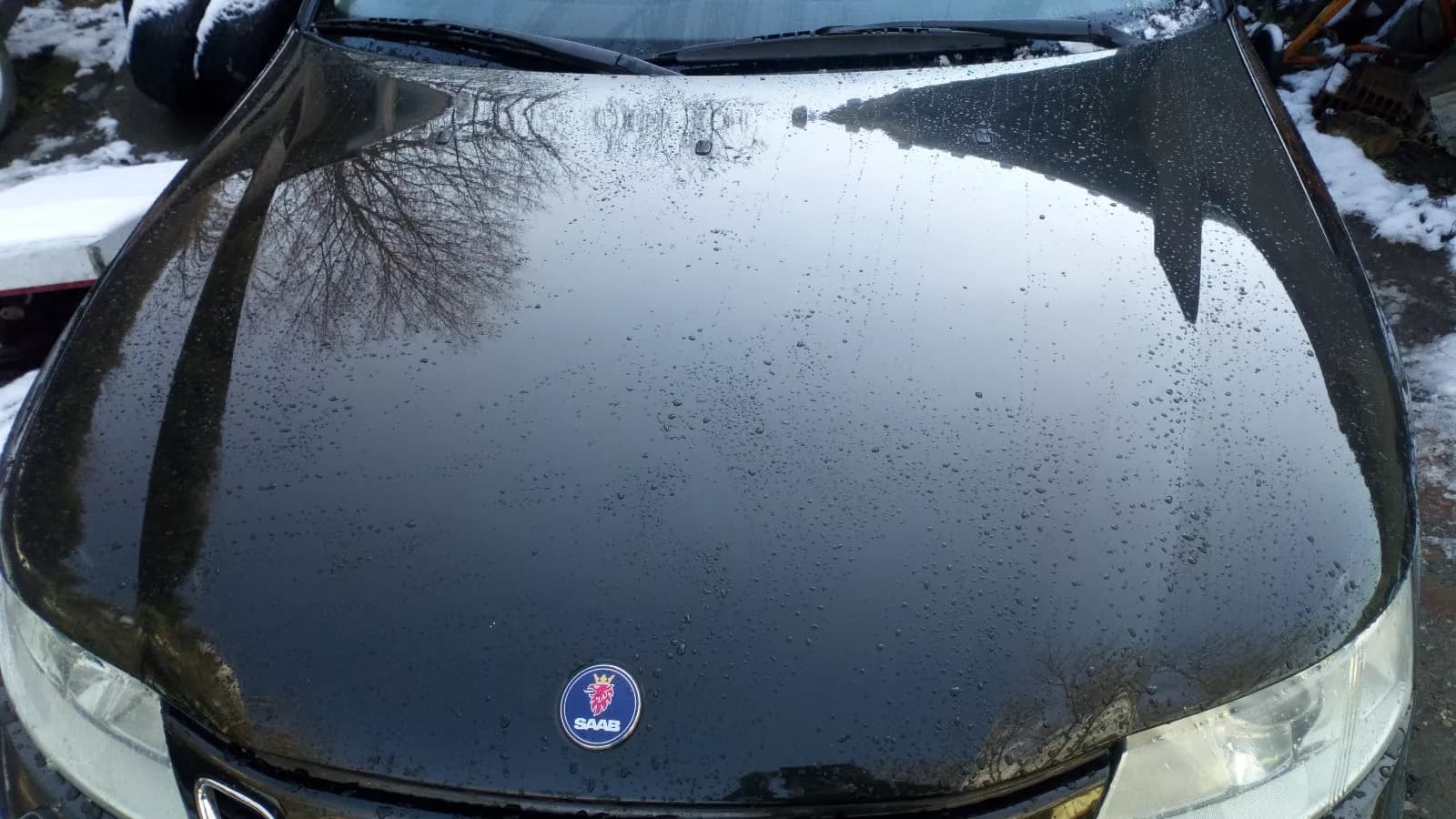 SAAB 9-3 hood Part no : 12792018 Year:2004 Mileage:148,000 km