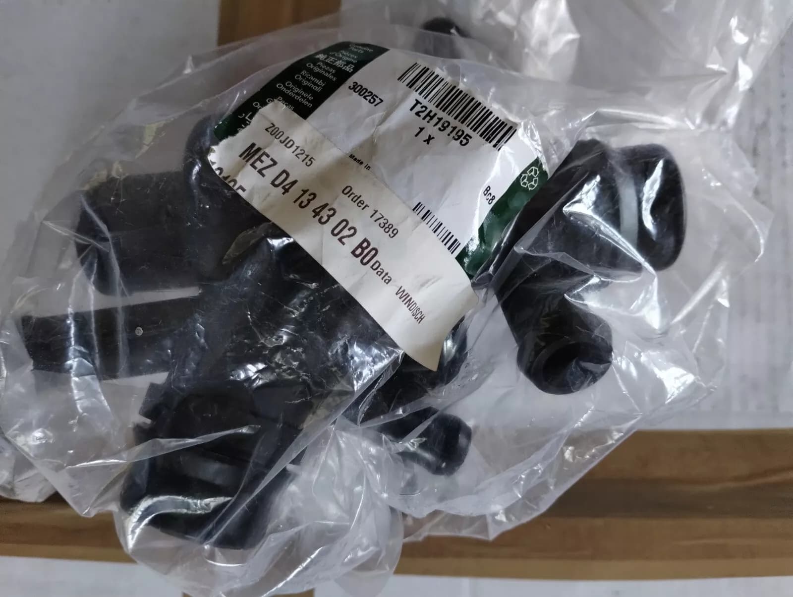 Jaguar genuine thermostat housing No: T2H19195