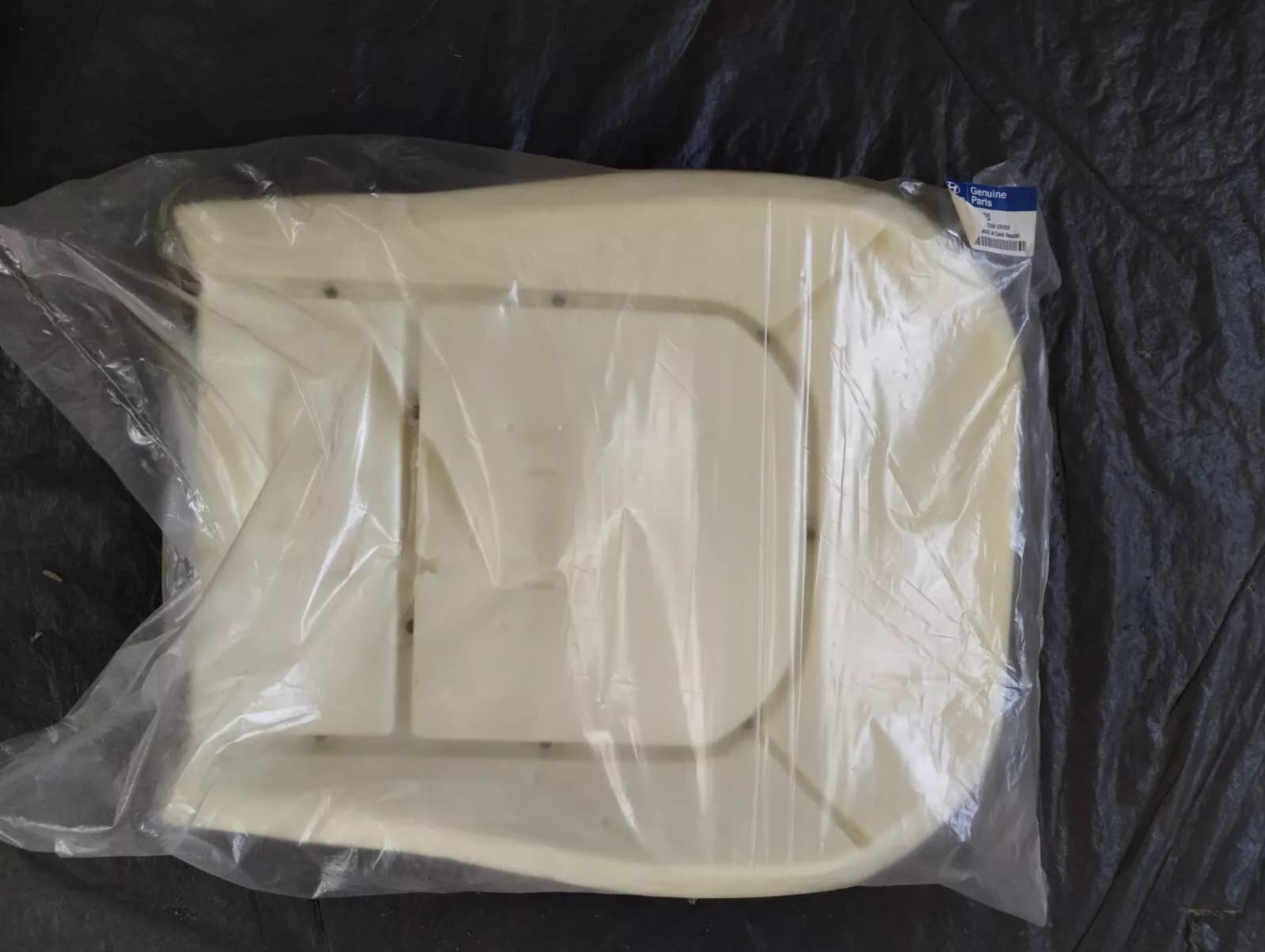 Genuine Hyundai PAD ASSY-FR SEAT CUSH PASSENGE No: 881502Y000