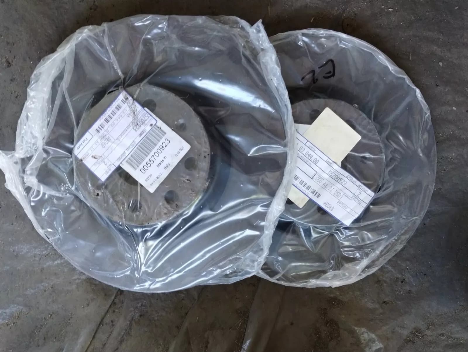 Genuine Fiat BRAKE DISC 2Pcs No : 55700923