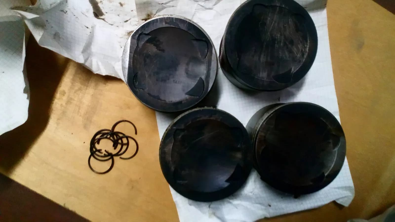 SAAB 2 3i year 1998 piston set 4 pcs Pistons