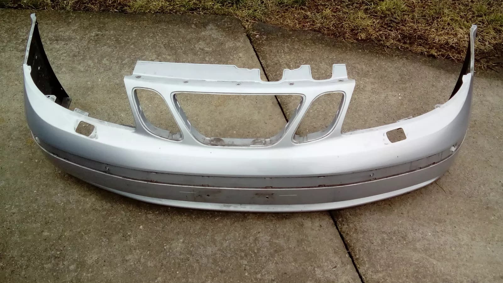 Saab 9-5 original front bumper year: 2002-2005 part no: 5142815