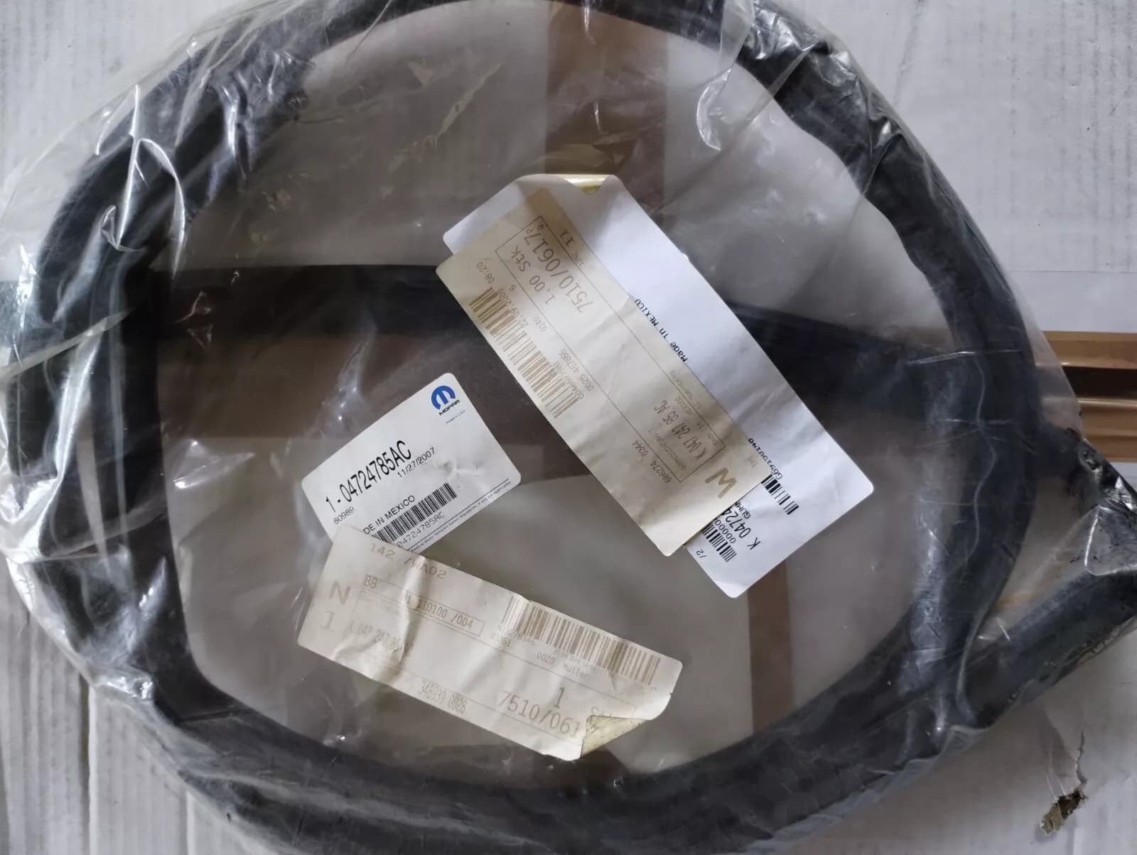 CHRYSLER PT CRUISER DOOR SEAL No: 104724785AC