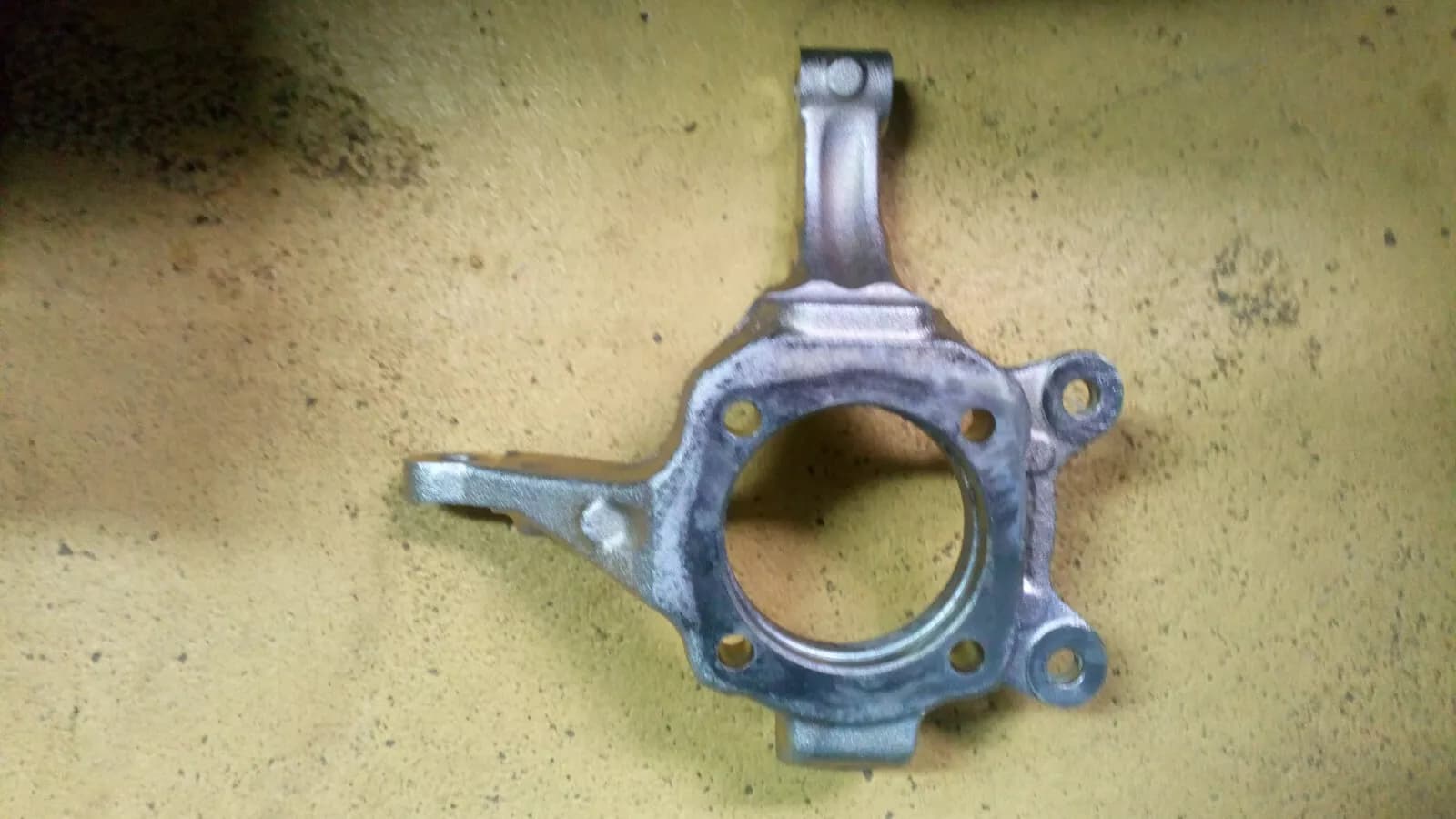 SAAB 9000 steering knuckle with ABS right year:1990-98 part no:8973224