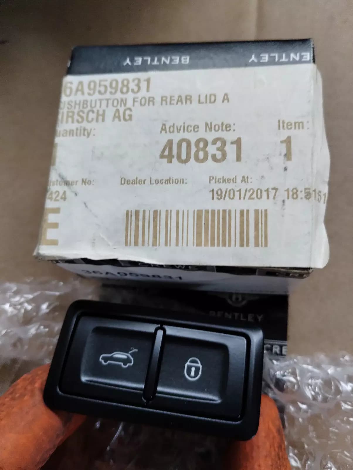 Bentley genuine PUSHBUTTON FOR REAR LID No:36A959831