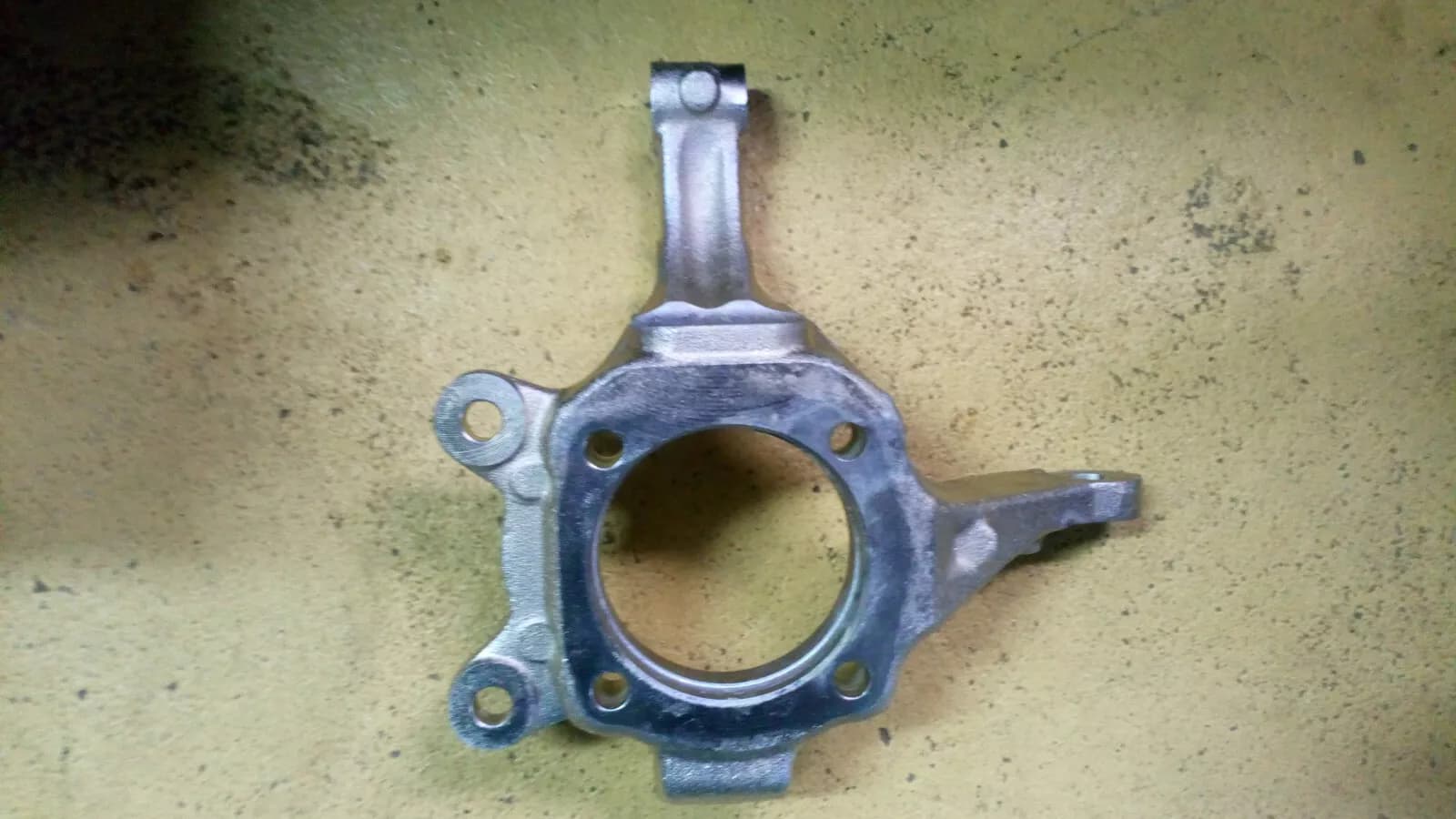 SAAB 9000 steering knuckle with ABS left year:1990-98 part no:8973216