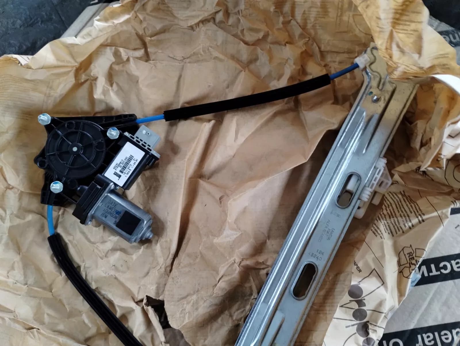 Genuine Fiat WINDOW REGULATOR No: 51980516