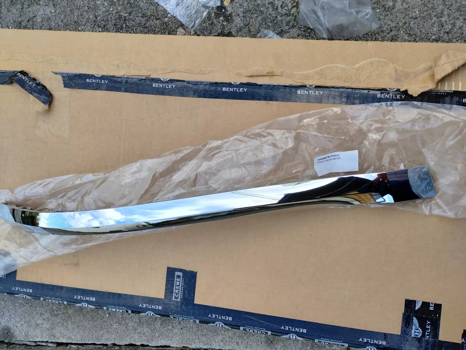 BENTLEY GENUINE TRIM FOR BUMPER No: 3W3807917