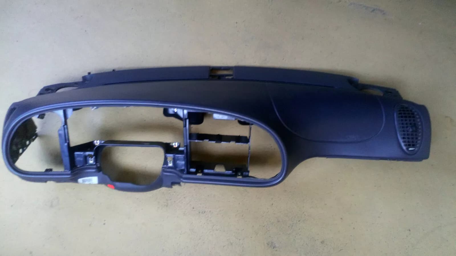 SAAB 900 NG, 9-3 dashboard Without cracks! Part no :61200962 Year:1998-2003