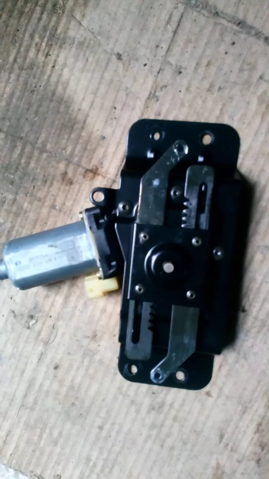 Saab 9-3 Convertible top motor ( Tonneau cover motor) year:1998-2003