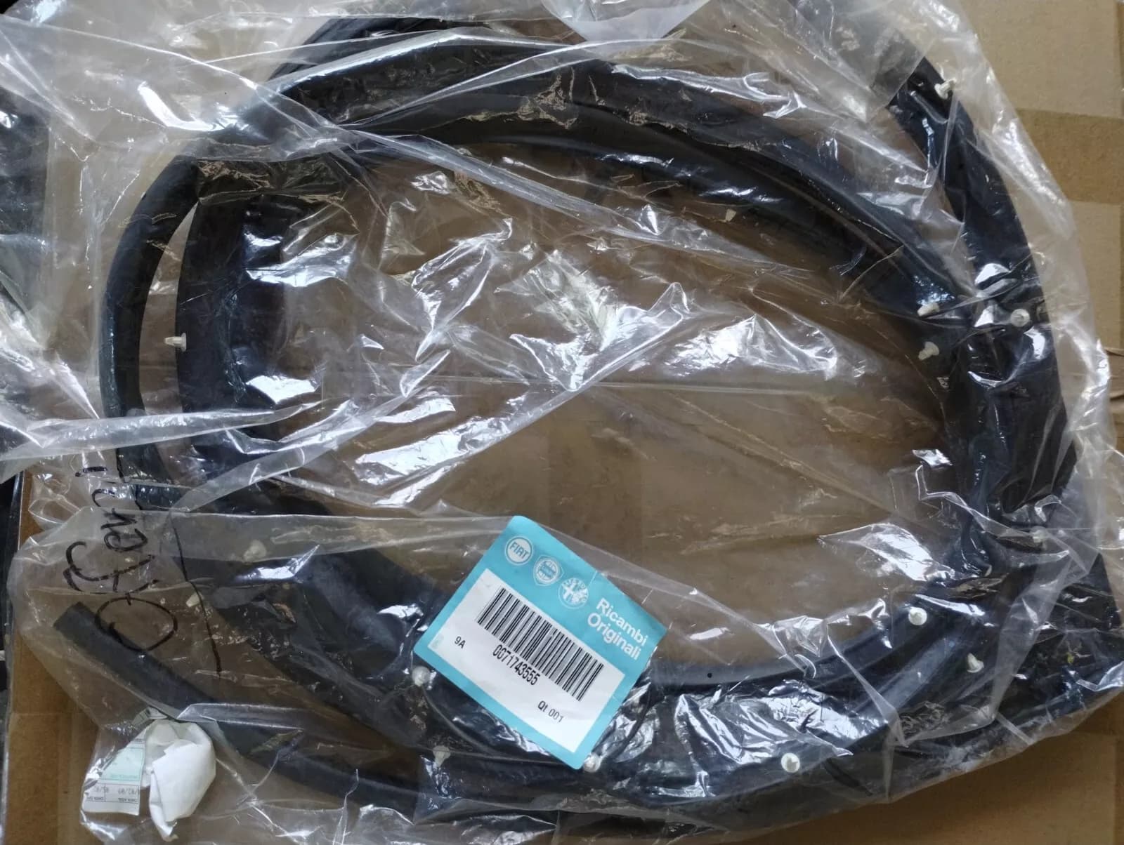 Genuine Fiat, Sedici RUBBER WEATHER STRIP No: 71743555