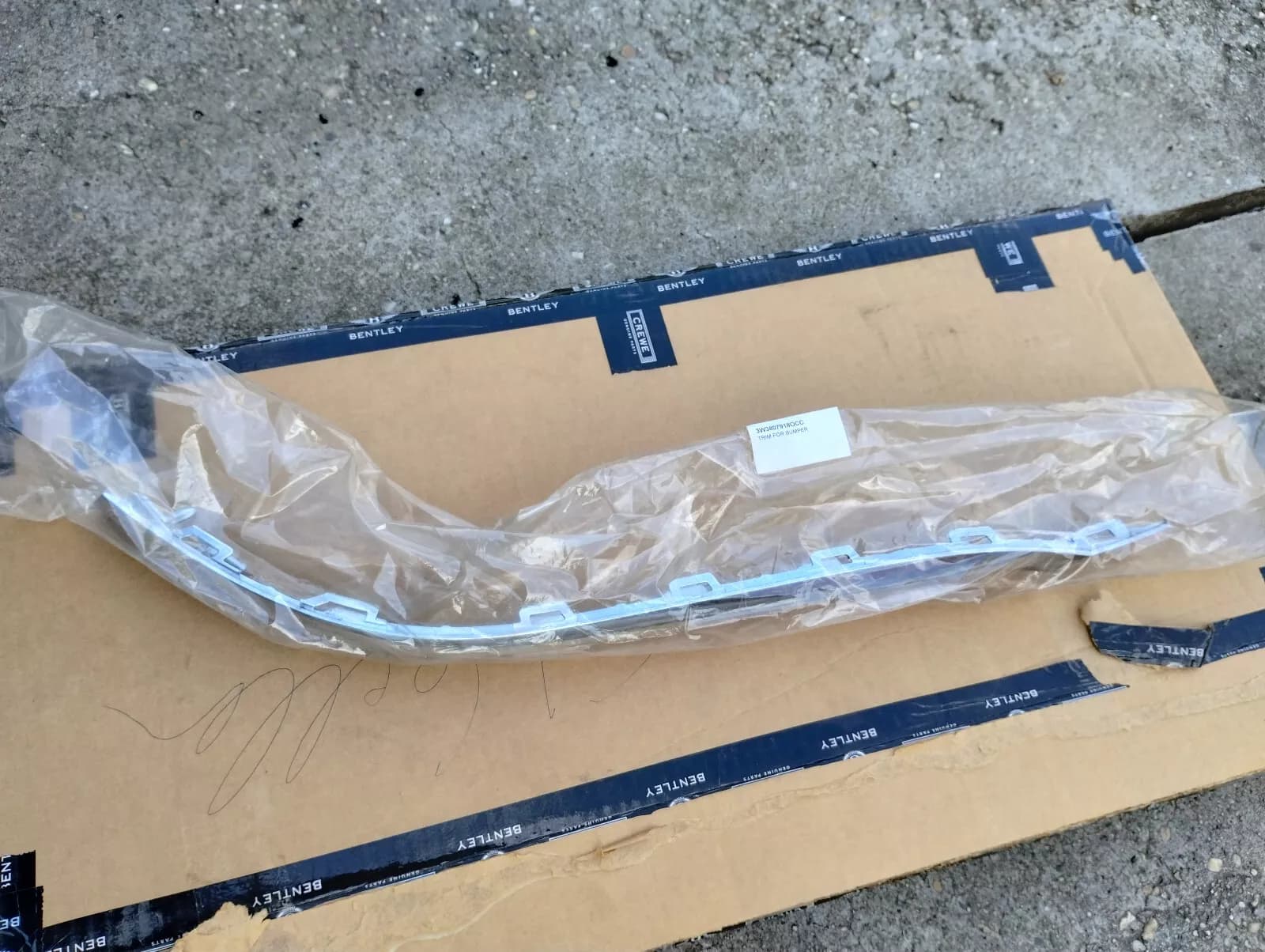 BENTLEY GENUINE TRIM FOR BUMPER No: 3W3807918