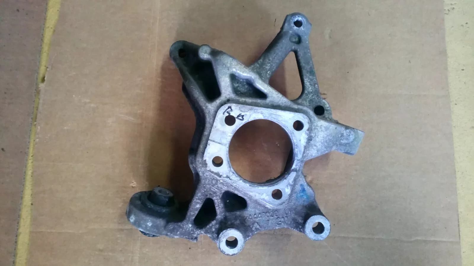 SAAB 9-3 steering knuckle axle rear left year:2003-11 part no:24447020
