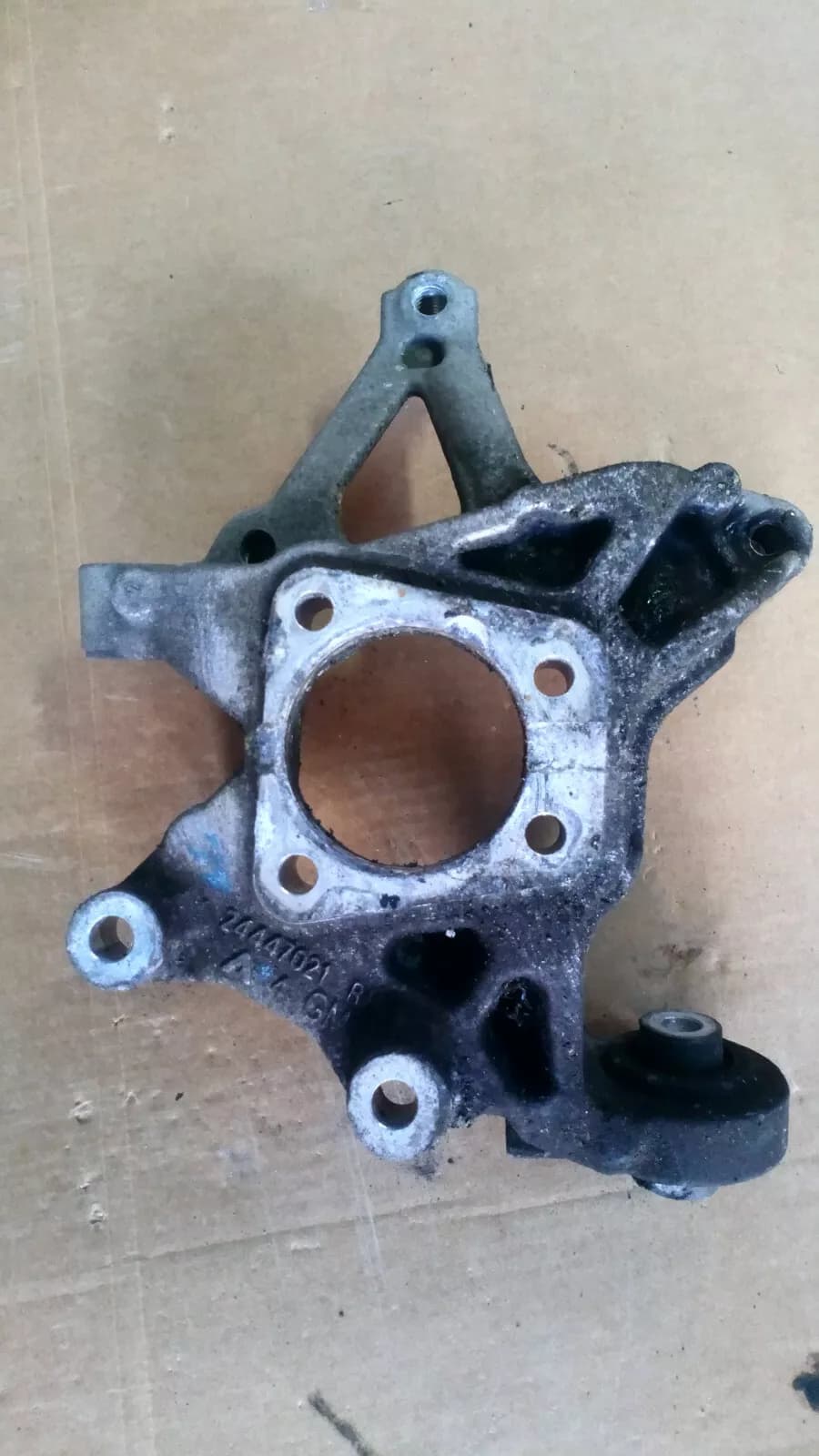 SAAB 9-3 steering knuckle rear right year:2003-11 part no:24447021