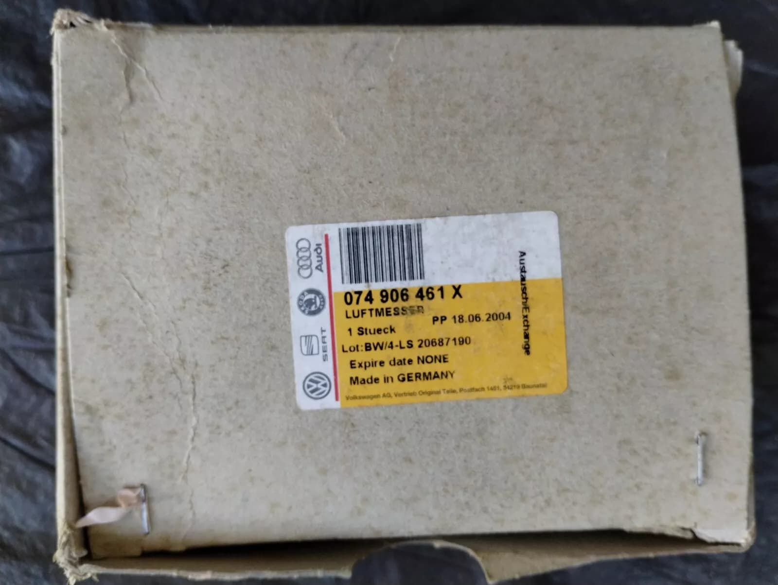 Genuine Volkswagen / Audi Mass air flow sensor No: 074906461X