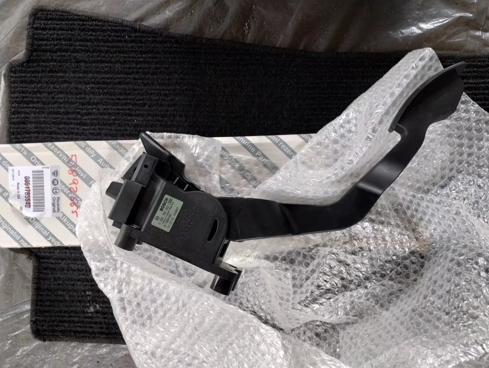 Genuine Fiat ACCELERATOR PEDAL No : 51892665