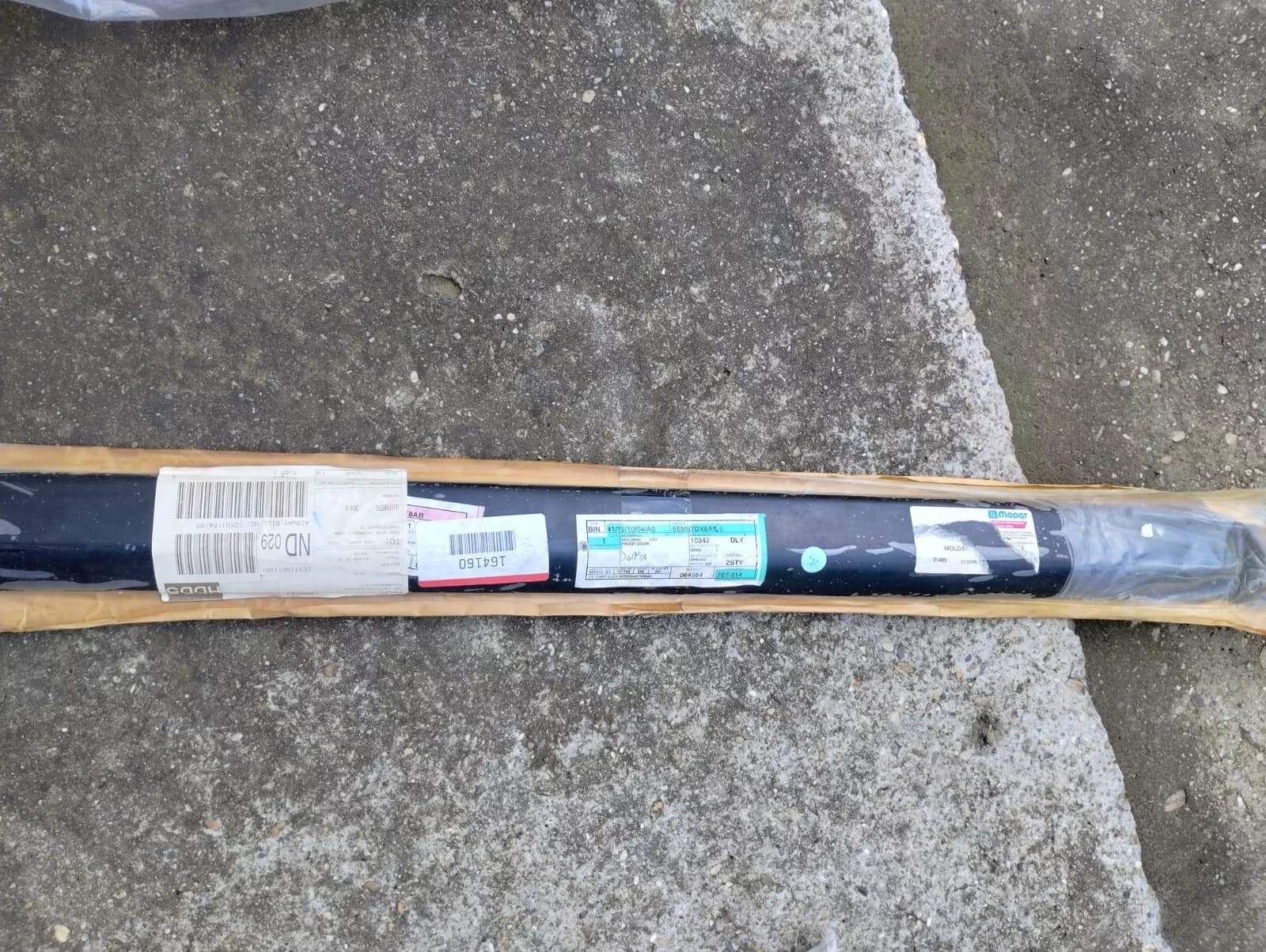 Genuine Chrysler, Molding 1 pcs no: 5EM57DX8AB