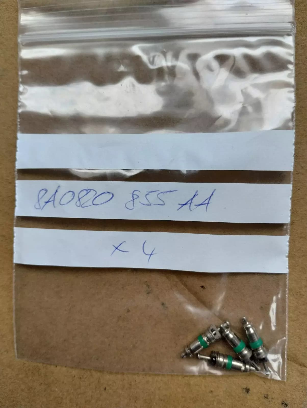 ORIGINAL BENTLEY VALVE 4 PCS no: 8A0820855AA