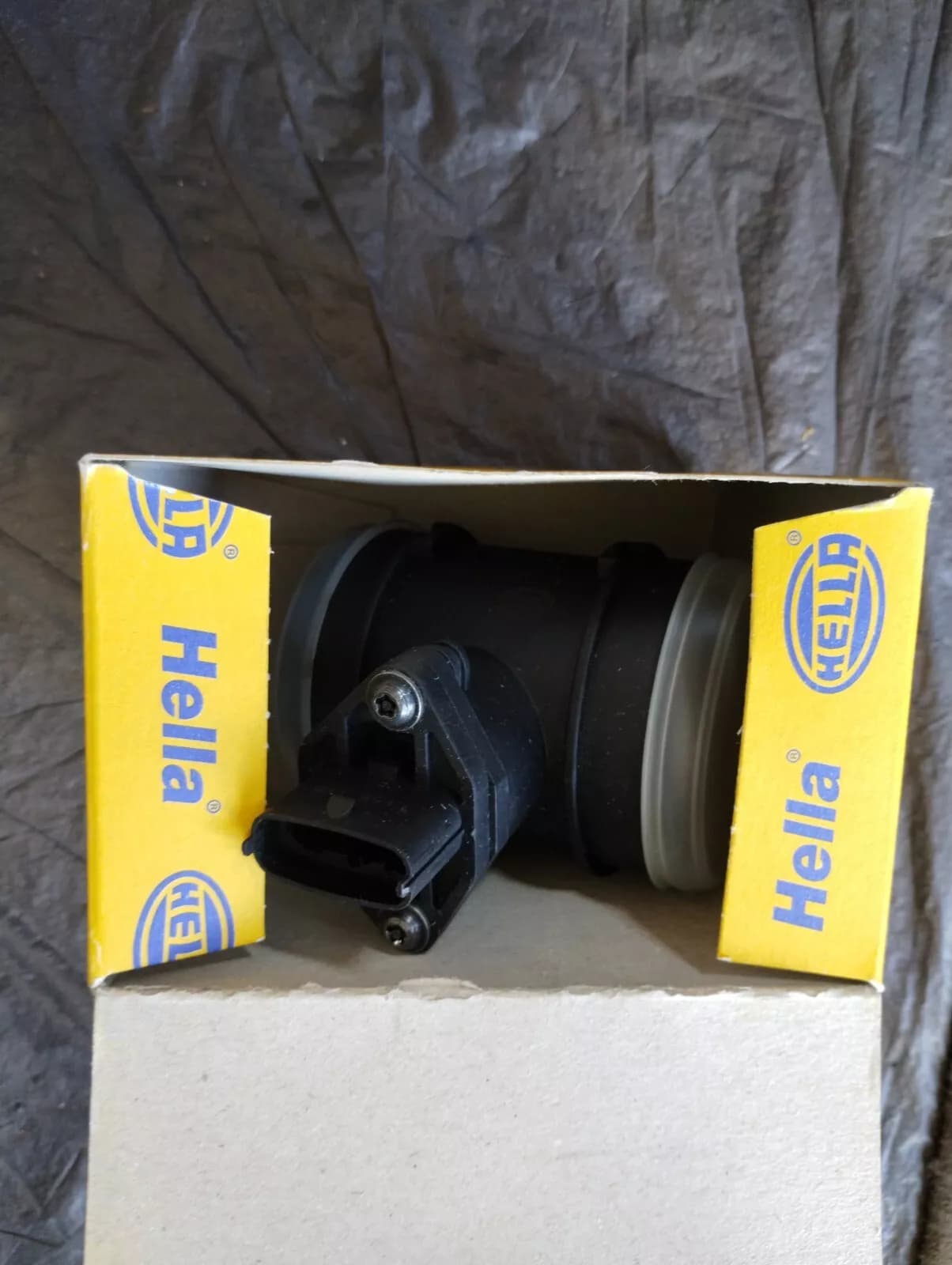 Genuine HELLA Mass air flow sensor No : 8ET009142-67