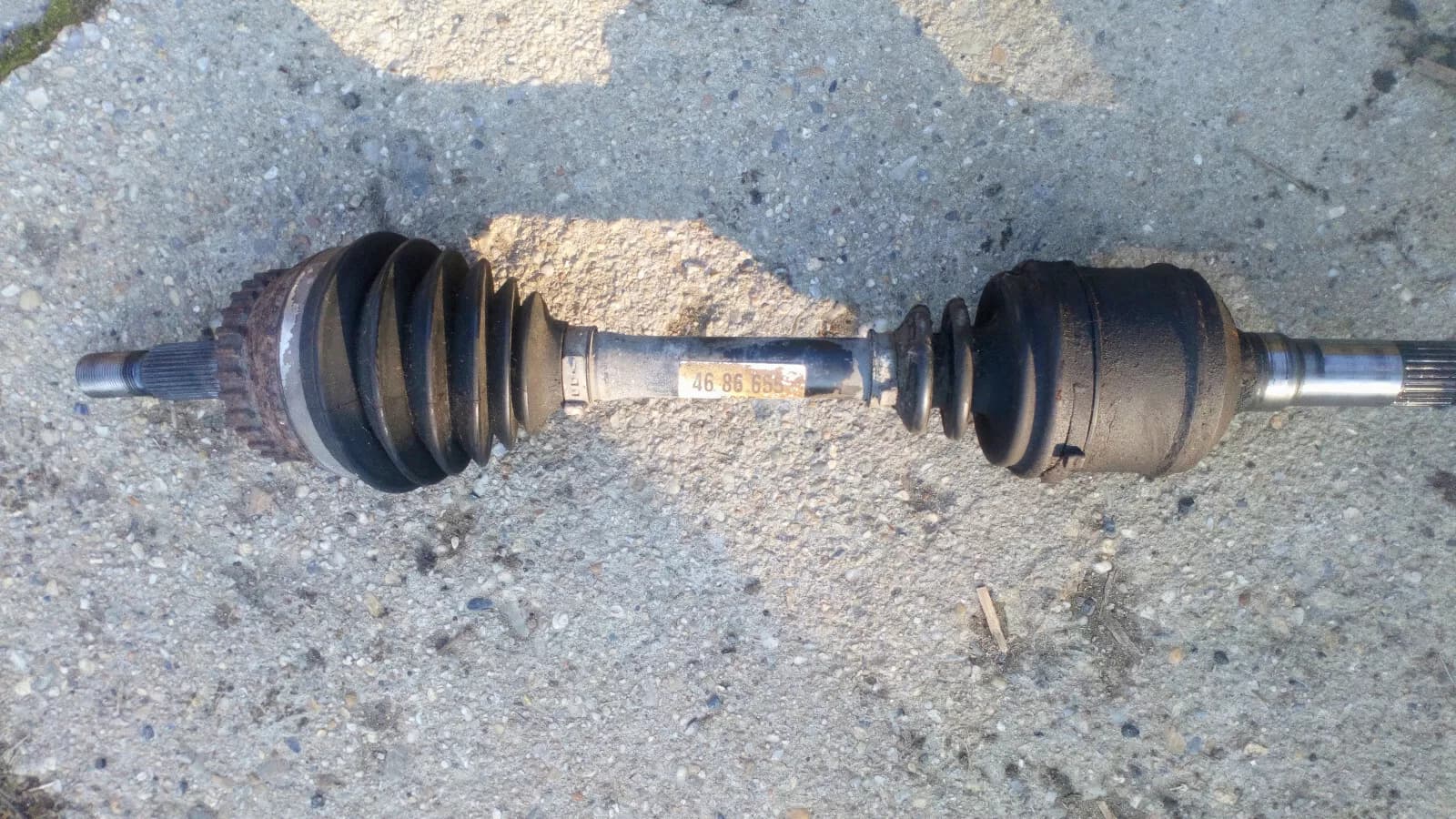 SAAB 9-5 2 3t Aut drive shaft left Year:1998 part no:4686655