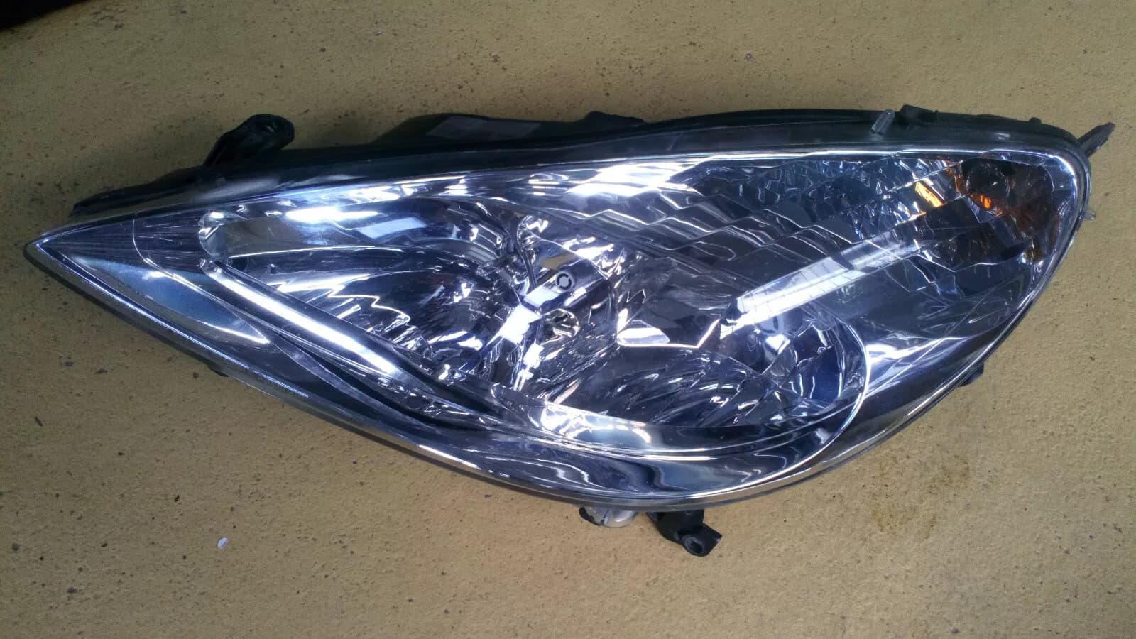Peugeot 607 headlight left: Year: 2008 Part no:087653