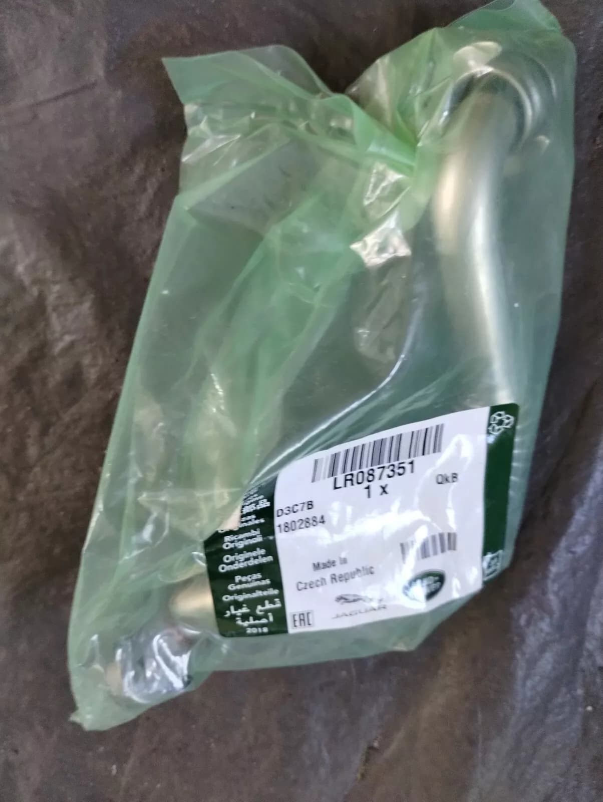 Jaguar, Land Rover, genuine oil pipe, oil line No: LR087351