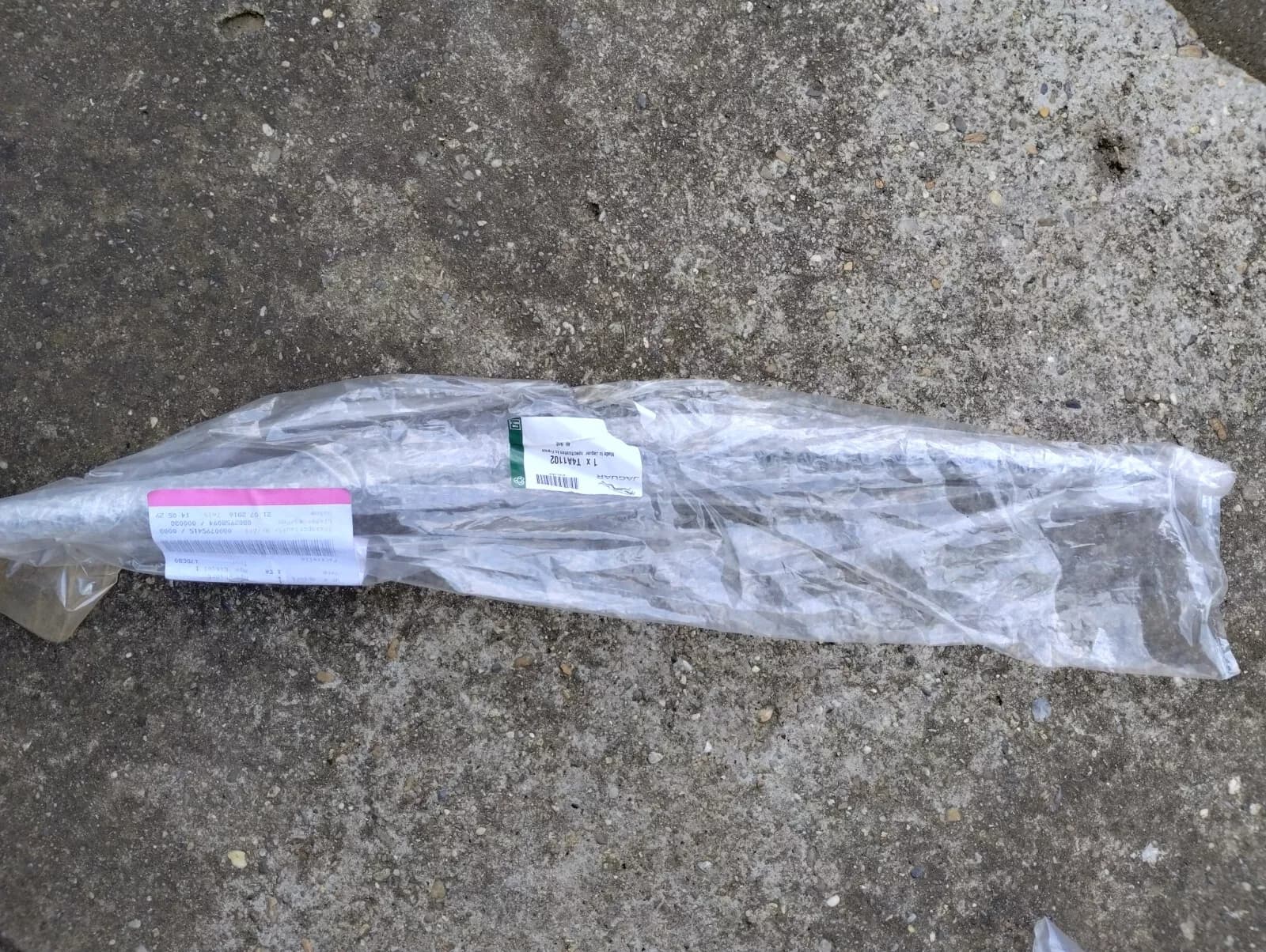 Jaguar, Land Rover, genuine Windshield Molding No: T4A1102