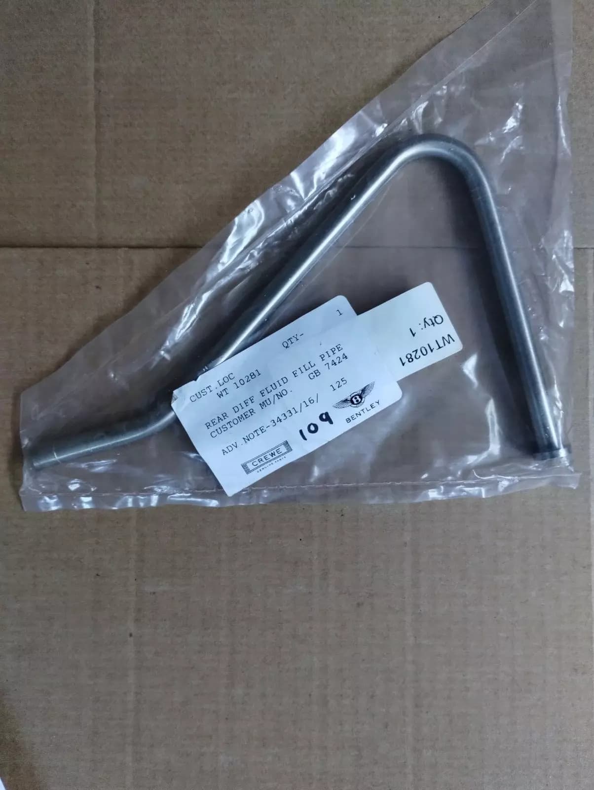 NEW BENTLEY genuine REAR DIFF FLUID FILL PIPE No: WT10281